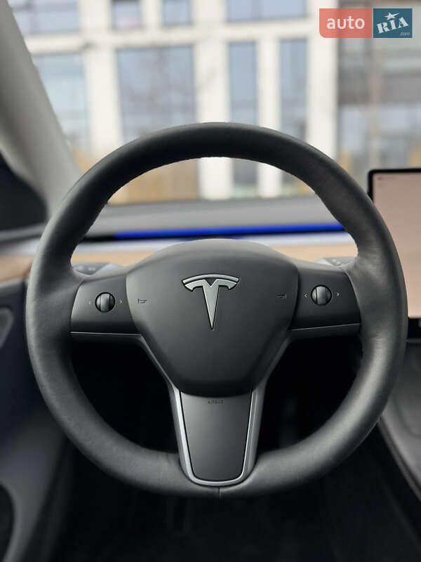 Внедорожник / Кроссовер Tesla Model Y 2023 в Киеве
