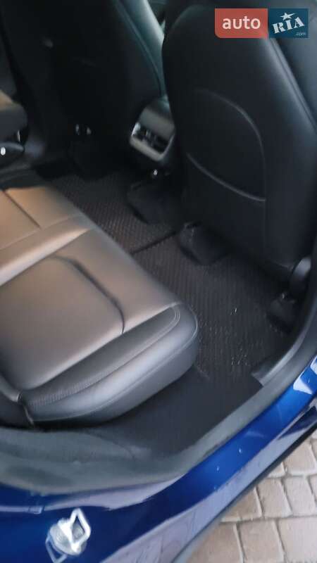 Внедорожник / Кроссовер Tesla Model Y 2023 в Полтаве