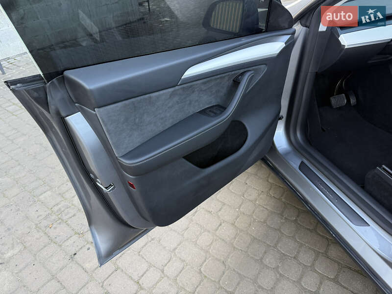 Внедорожник / Кроссовер Tesla Model Y 2024 в Львове фото 22 Внедорожник / Кроссовер Tesla Model Y 2024 в Львове
