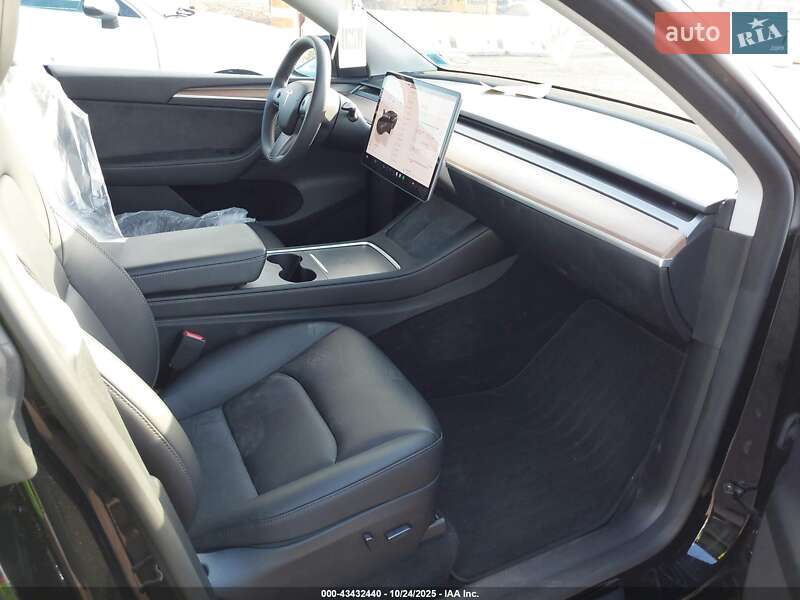 Внедорожник / Кроссовер Tesla Model Y 2023 в Львове