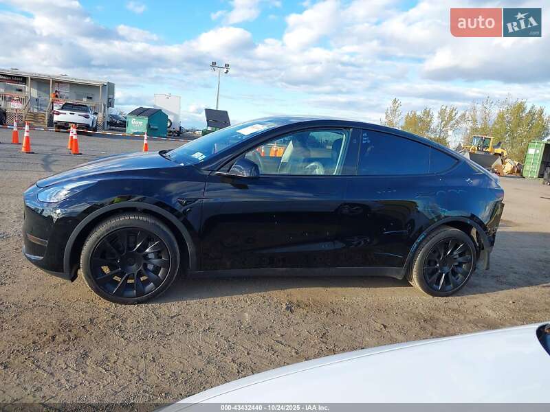 Внедорожник / Кроссовер Tesla Model Y 2023 в Львове