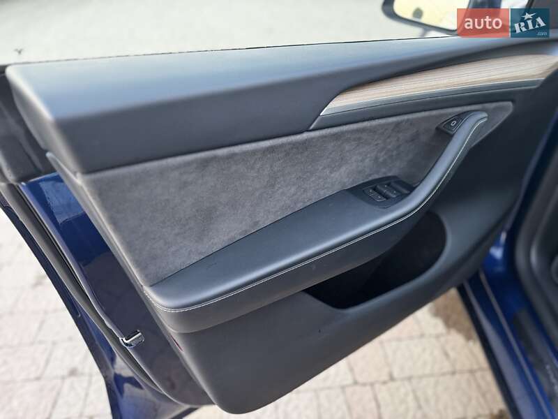 Внедорожник / Кроссовер Tesla Model Y 2024 в Стрые