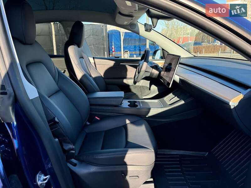 Внедорожник / Кроссовер Tesla Model Y 2023 в Киеве