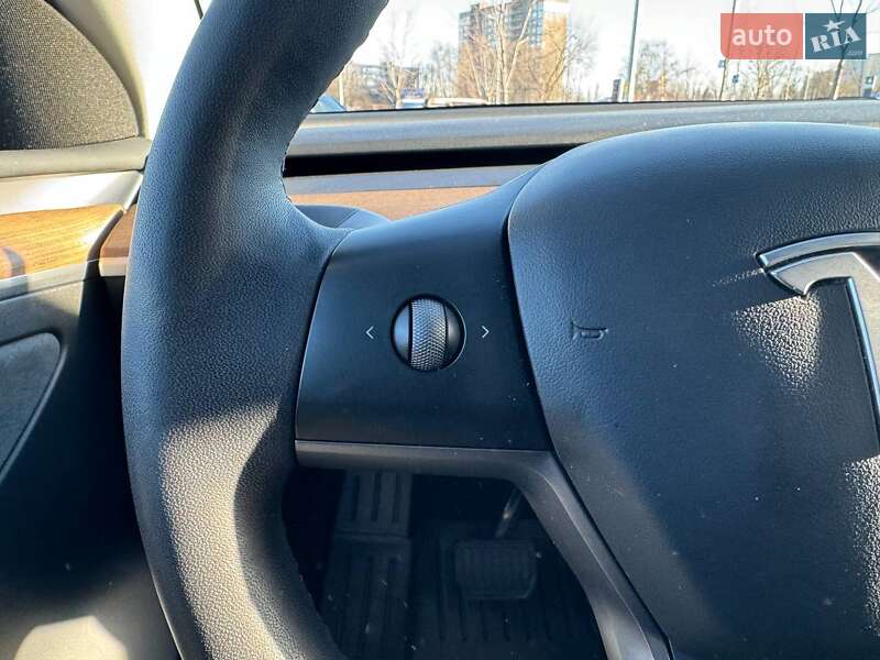 Внедорожник / Кроссовер Tesla Model Y 2023 в Киеве