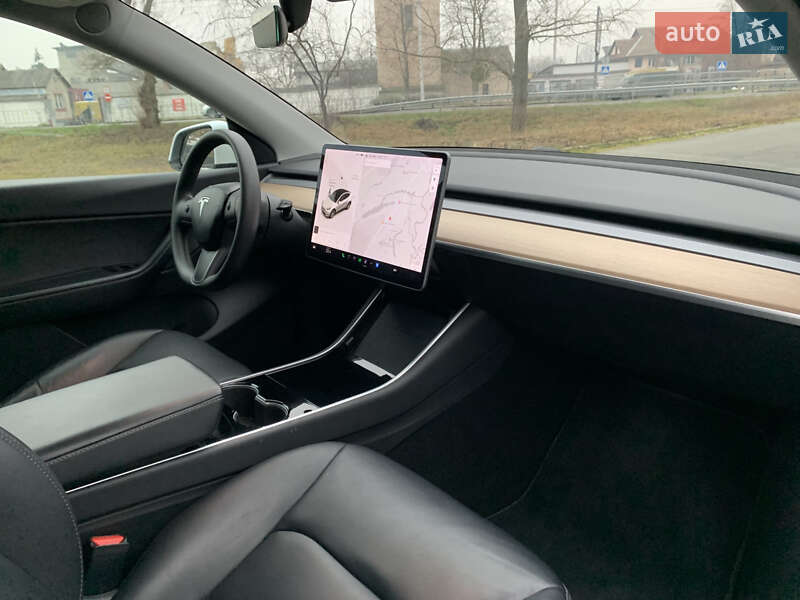 Внедорожник / Кроссовер Tesla Model Y 2020 в Киеве
