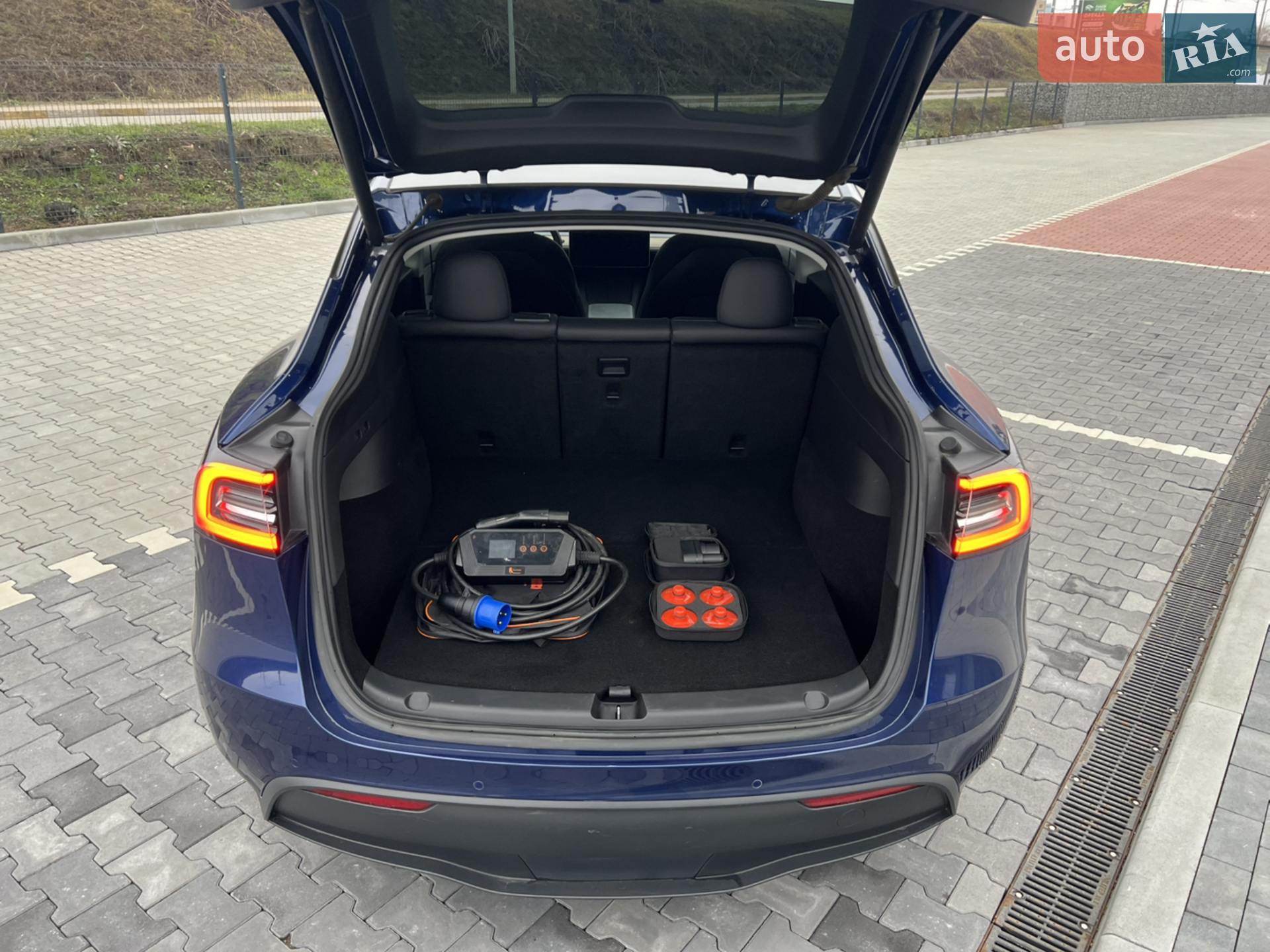 2020 Tesla Model Y - мініатюра 12
