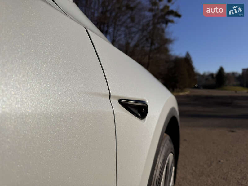 Внедорожник / Кроссовер Tesla Model Y 2023 в Львове