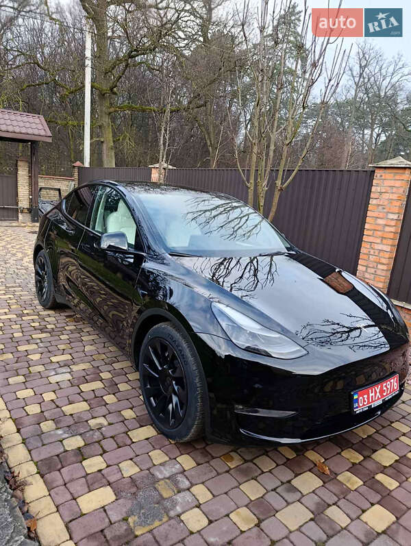 Tesla Model Y 2023
