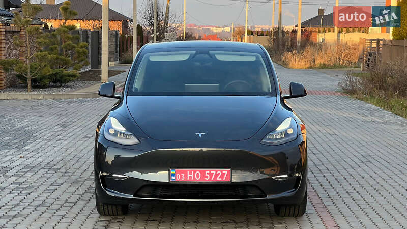 Tesla Model Y 2024