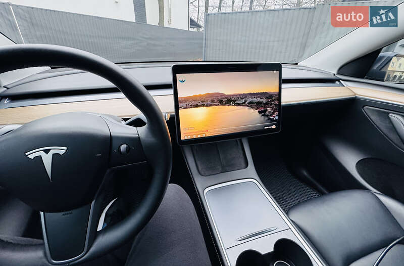 Внедорожник / Кроссовер Tesla Model Y 2022 в Киеве