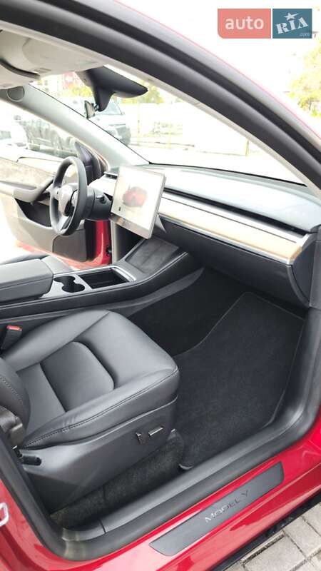 Внедорожник / Кроссовер Tesla Model Y 2024 в Запорожье