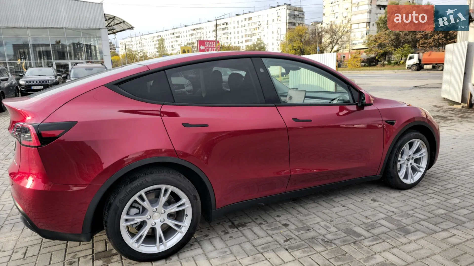 2024 Tesla Model Y - мініатюра 3