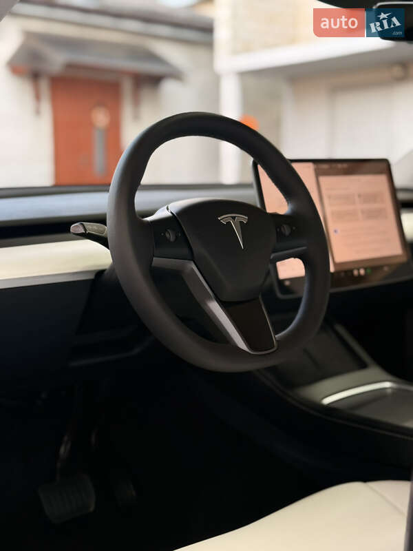 Внедорожник / Кроссовер Tesla Model Y 2025 в Львове