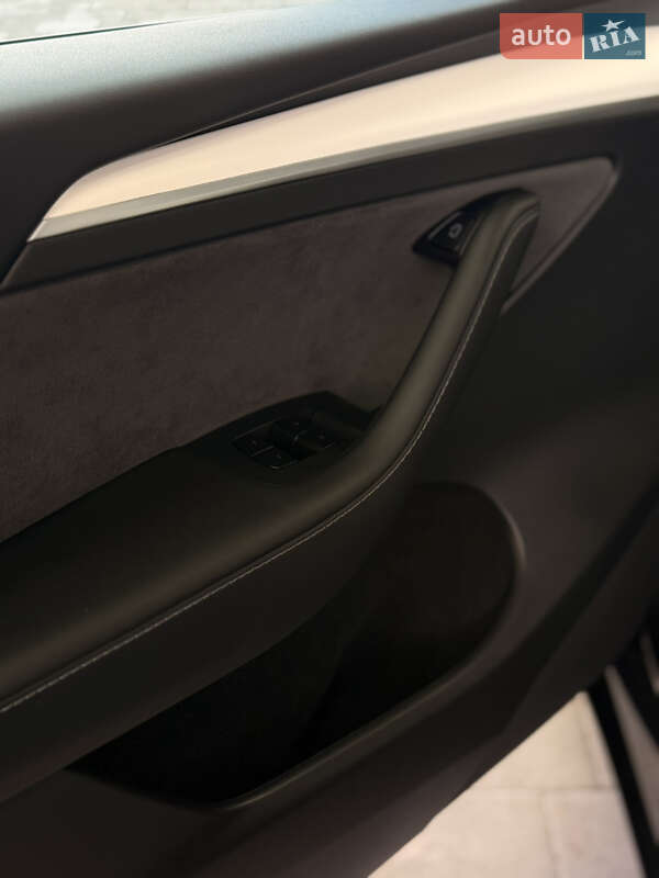 Внедорожник / Кроссовер Tesla Model Y 2025 в Львове