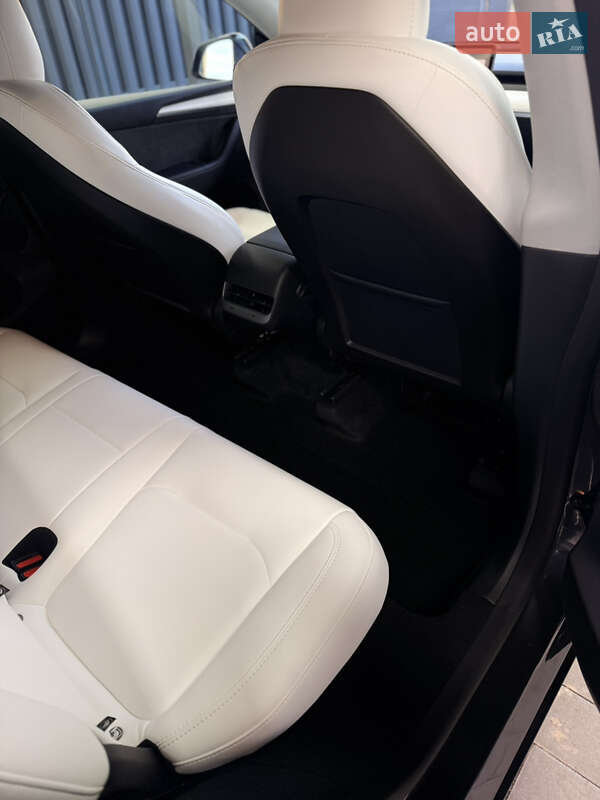 Внедорожник / Кроссовер Tesla Model Y 2025 в Львове