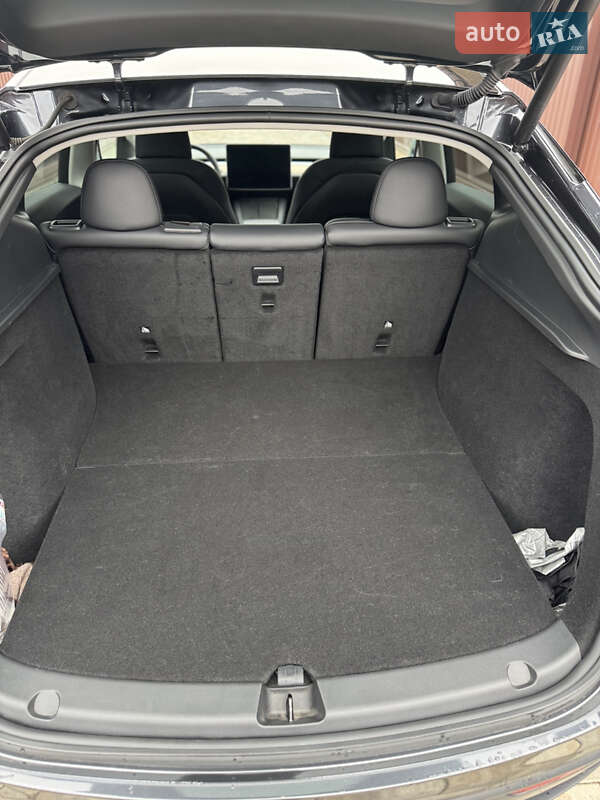 Внедорожник / Кроссовер Tesla Model Y 2024 в Киеве