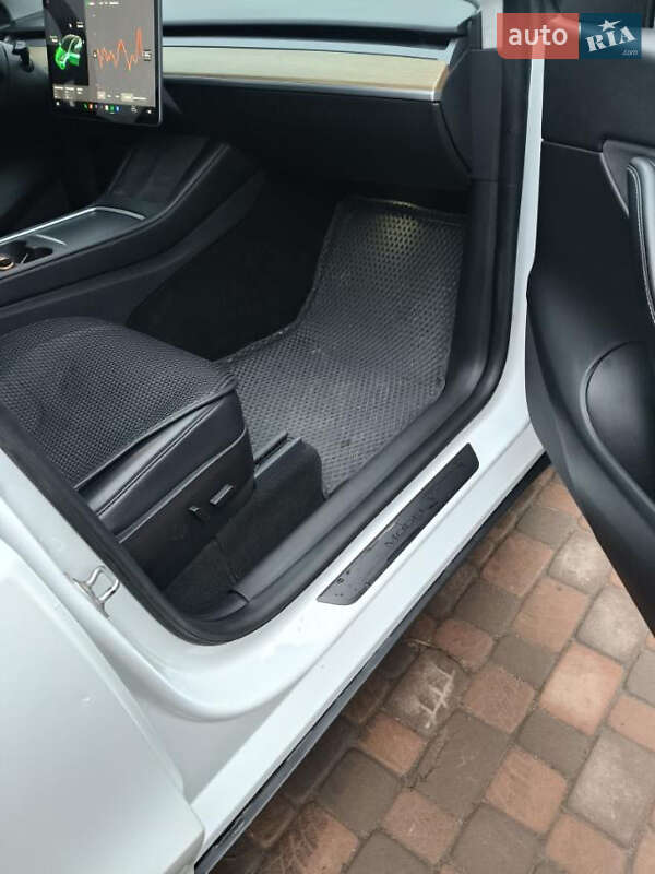 Внедорожник / Кроссовер Tesla Model Y 2021 в Сумах