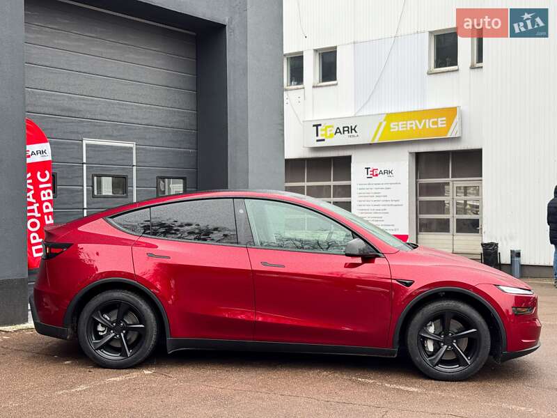 Внедорожник / Кроссовер Tesla Model Y 2025 в Киеве