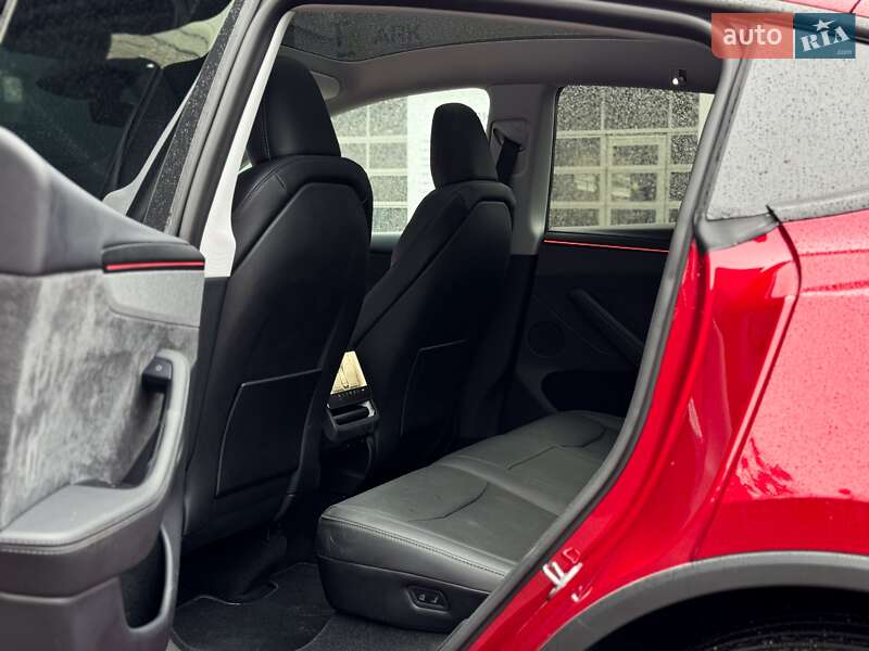 Внедорожник / Кроссовер Tesla Model Y 2025 в Киеве