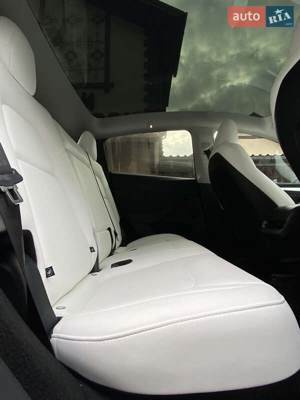 Внедорожник / Кроссовер Tesla Model Y 2024 в Львове