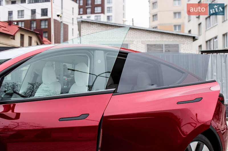 Внедорожник / Кроссовер Tesla Model Y 2024 в Львове