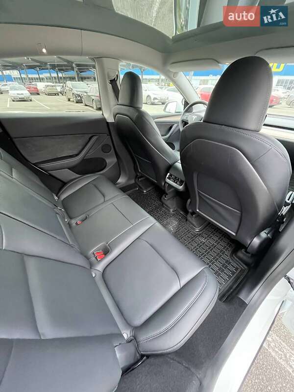 Внедорожник / Кроссовер Tesla Model Y 2023 в Киеве