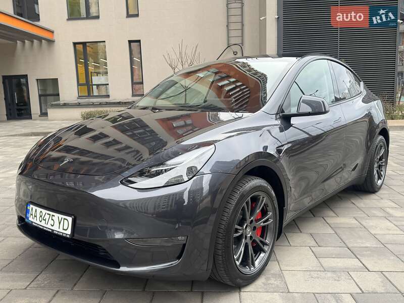 Tesla Model Y 2024