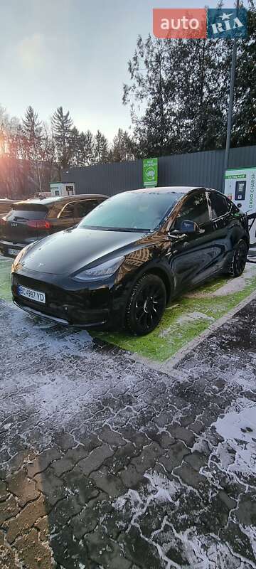 Tesla Model Y 2023