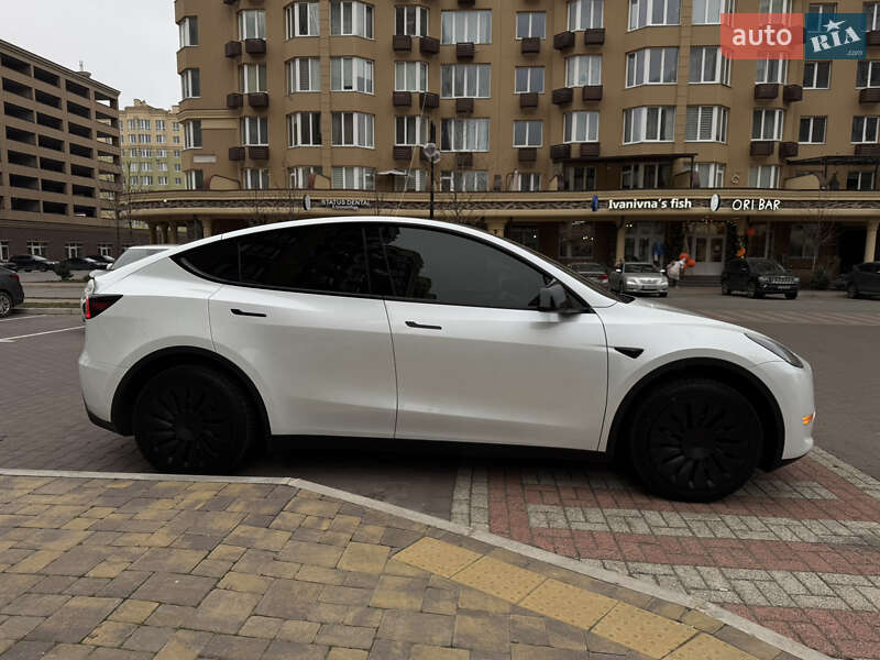 Позашляховик / Кросовер Tesla Model Y 2024 в Києві фото 7 Позашляховик / Кросовер Tesla Model Y 2024 в Києві