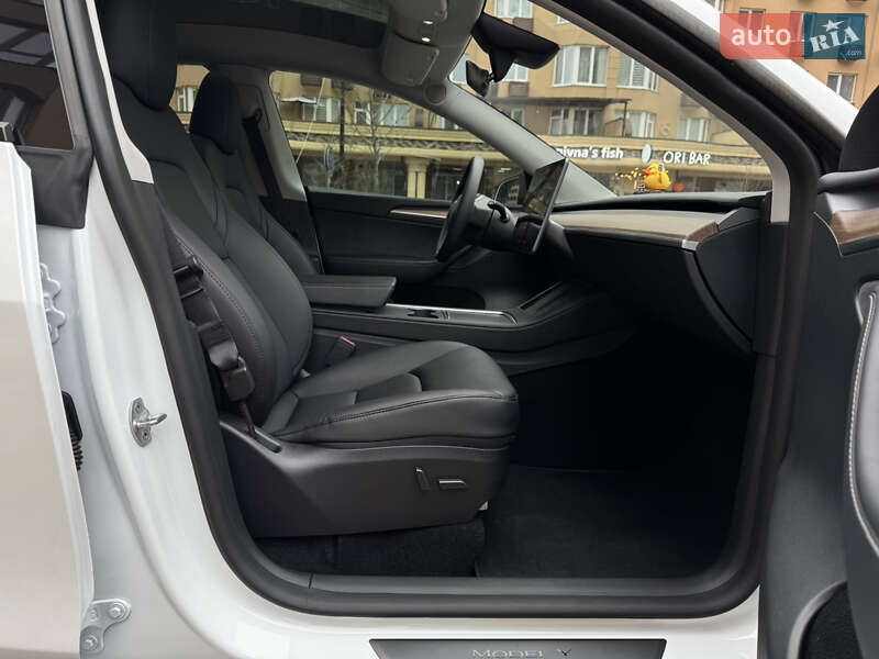 Позашляховик / Кросовер Tesla Model Y 2024 в Києві фото 15 Позашляховик / Кросовер Tesla Model Y 2024 в Києві