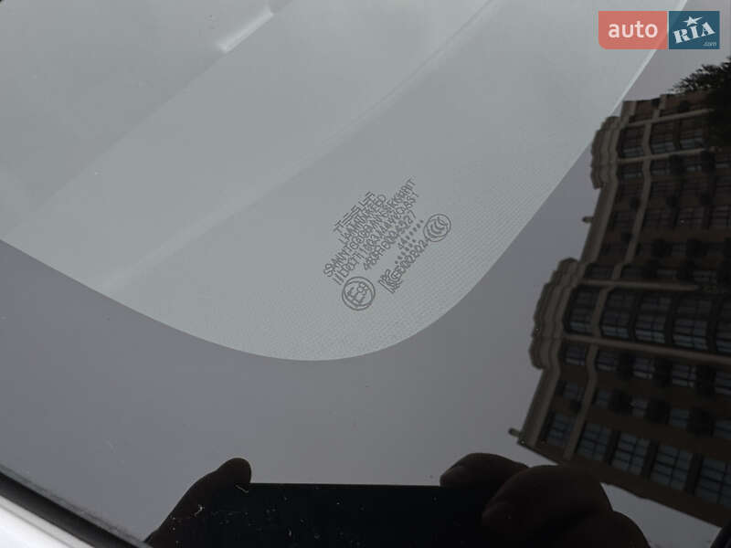 Позашляховик / Кросовер Tesla Model Y 2024 в Києві фото 48 Позашляховик / Кросовер Tesla Model Y 2024 в Києві