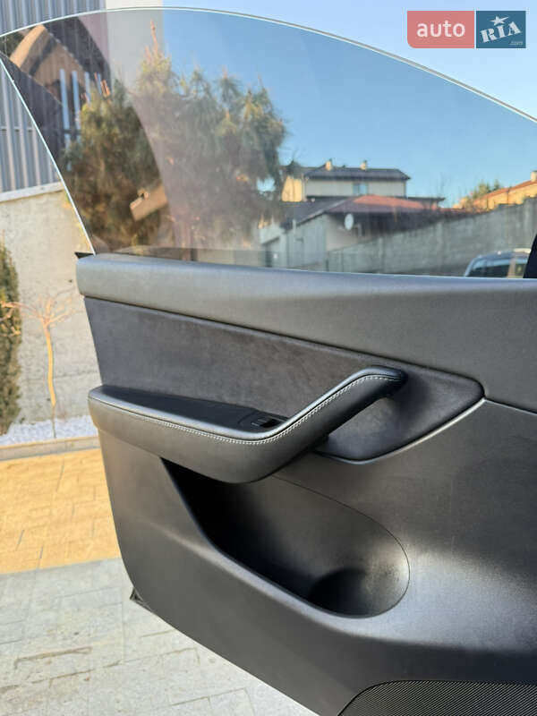 Внедорожник / Кроссовер Tesla Model Y 2021 в Ужгороде