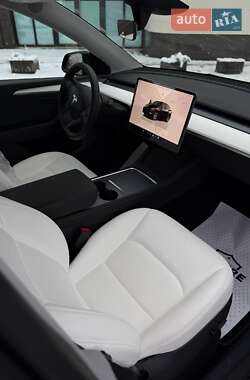 Внедорожник / Кроссовер Tesla Model Y 2024 в Черновцах