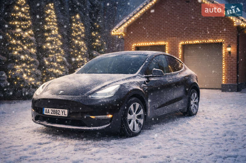 Внедорожник / Кроссовер Tesla Model Y 2023 в Киеве