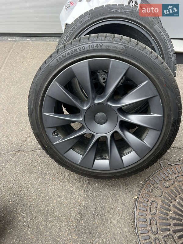 Внедорожник / Кроссовер Tesla Model Y 2022 в Киеве