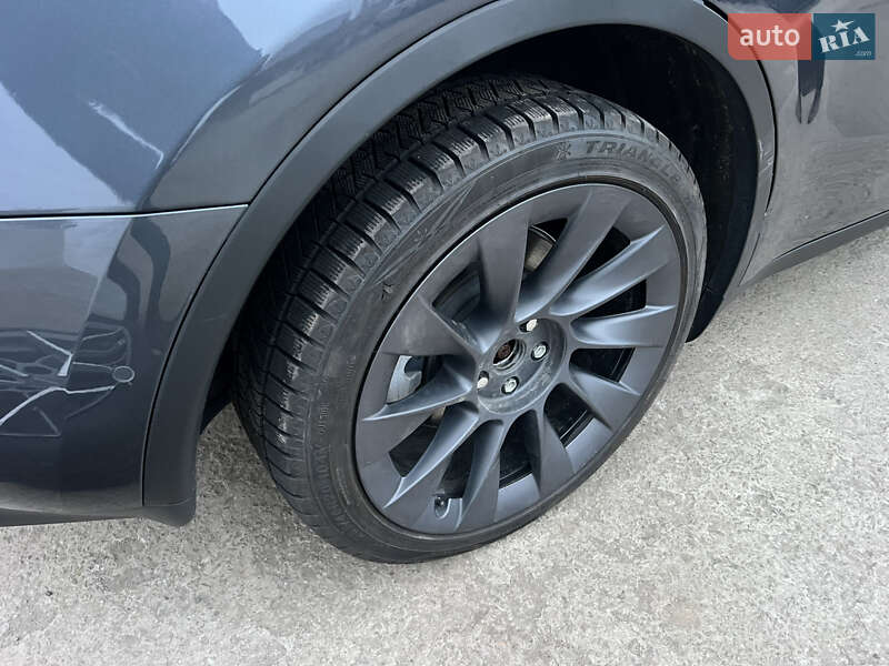 Внедорожник / Кроссовер Tesla Model Y 2022 в Киеве