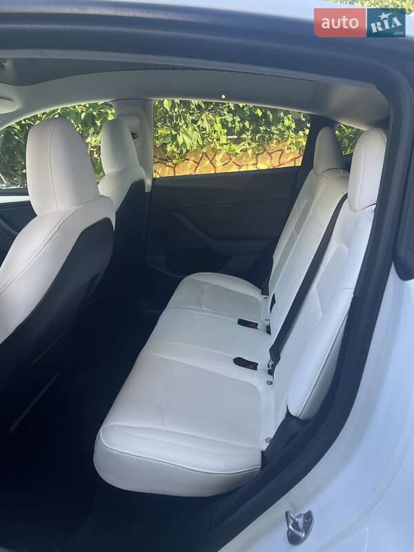 Внедорожник / Кроссовер Tesla Model Y 2023 в Черновцах