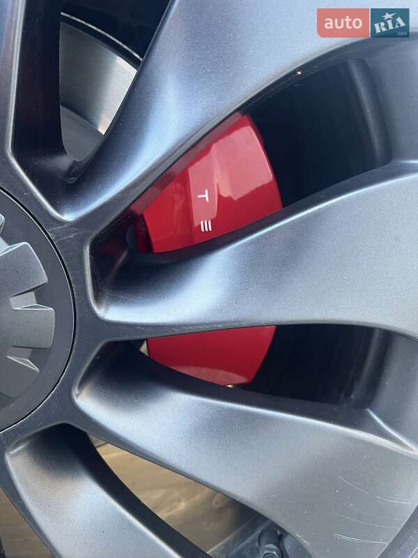 Внедорожник / Кроссовер Tesla Model Y 2023 в Черновцах