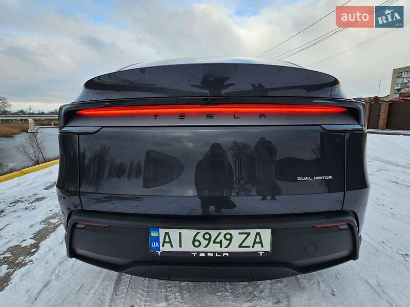 Позашляховик / Кросовер Tesla Model Y 2025 в Києві фото 5 Позашляховик / Кросовер Tesla Model Y 2025 в Києві