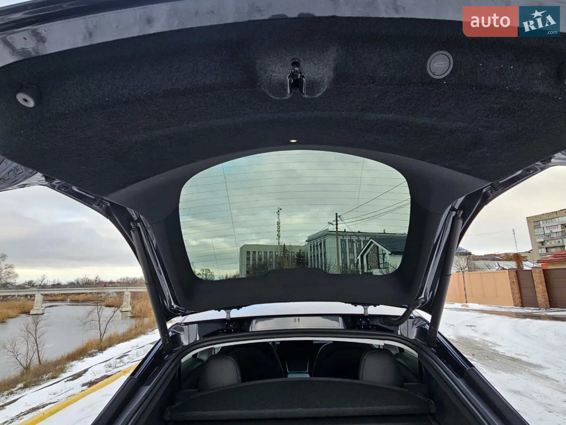 2025 Tesla Model Y - мініатюра 32