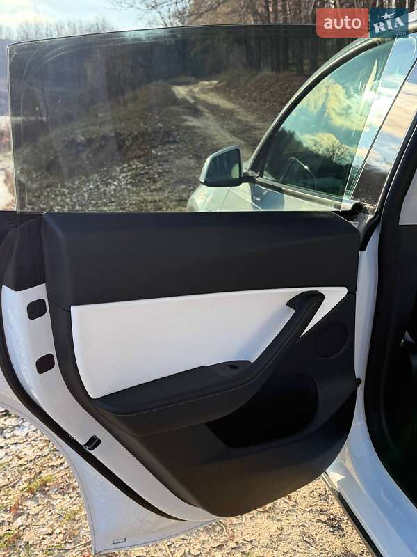 Внедорожник / Кроссовер Tesla Model Y 2021 в Люботине