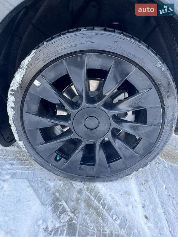 Внедорожник / Кроссовер Tesla Model Y 2022 в Киеве