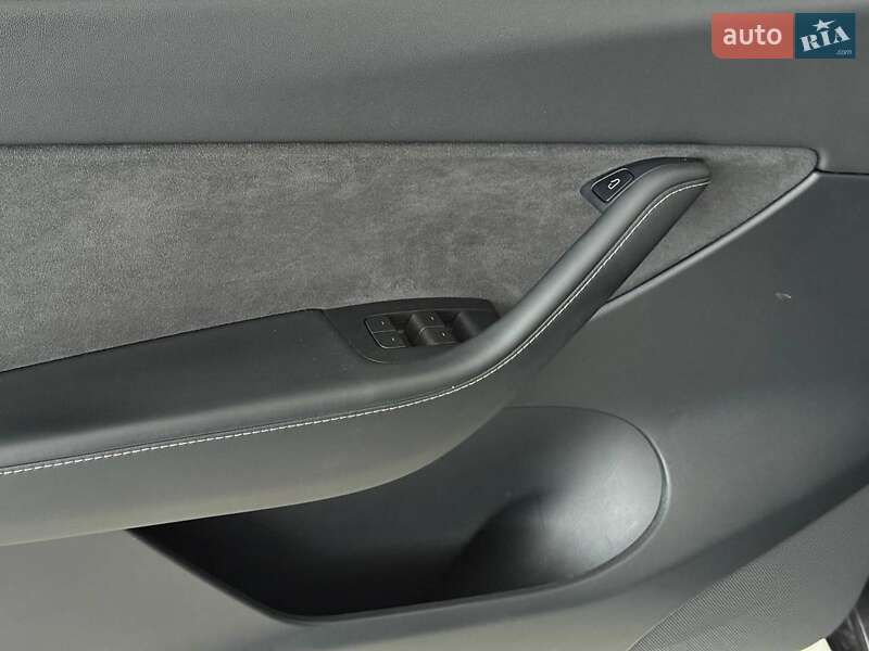 Позашляховик / Кросовер Tesla Model Y 2022 в Одесі фото 10 Позашляховик / Кросовер Tesla Model Y 2022 в Одесі