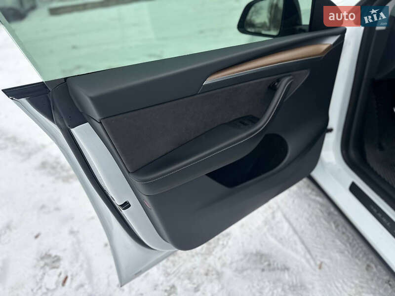 Внедорожник / Кроссовер Tesla Model Y 2022 в Киеве