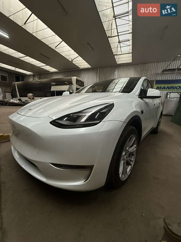 Tesla Model Y 2023