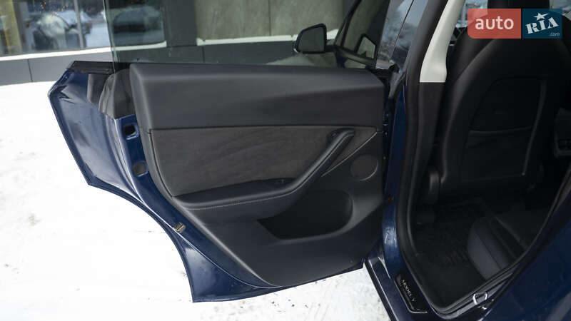 Внедорожник / Кроссовер Tesla Model Y 2022 в Киеве