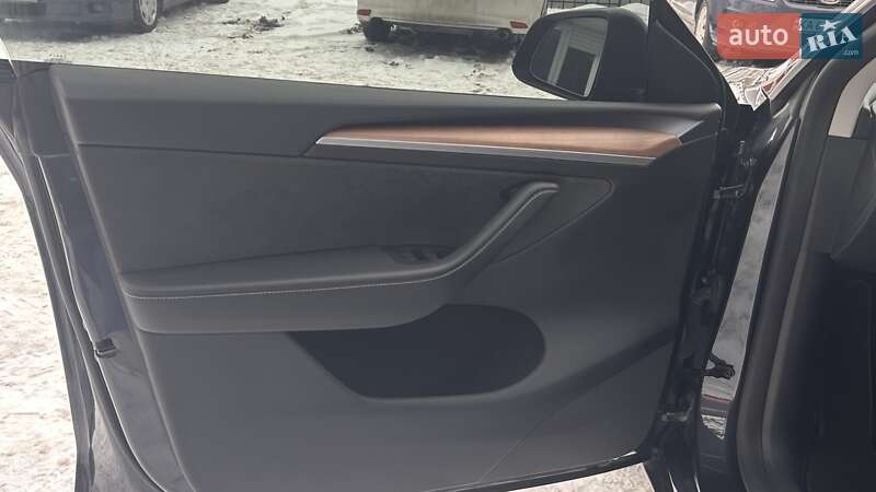 Внедорожник / Кроссовер Tesla Model Y 2024 в Киеве