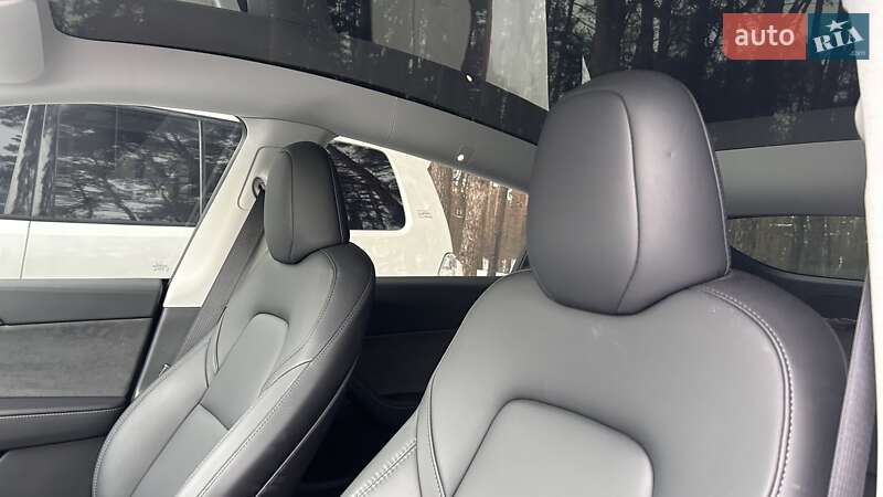 Внедорожник / Кроссовер Tesla Model Y 2024 в Киеве