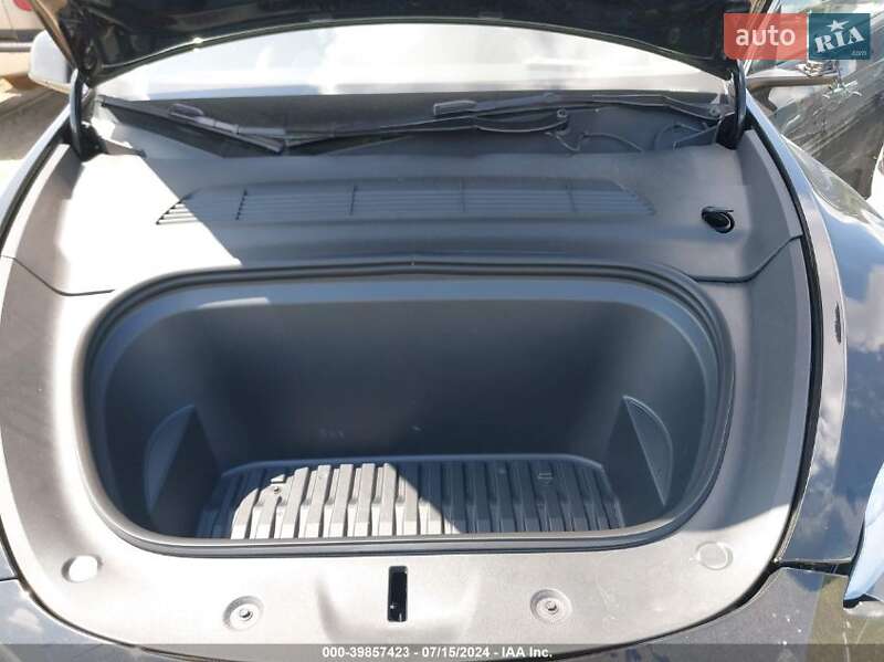 Позашляховик / Кросовер Tesla Model Y 2023 в Києві