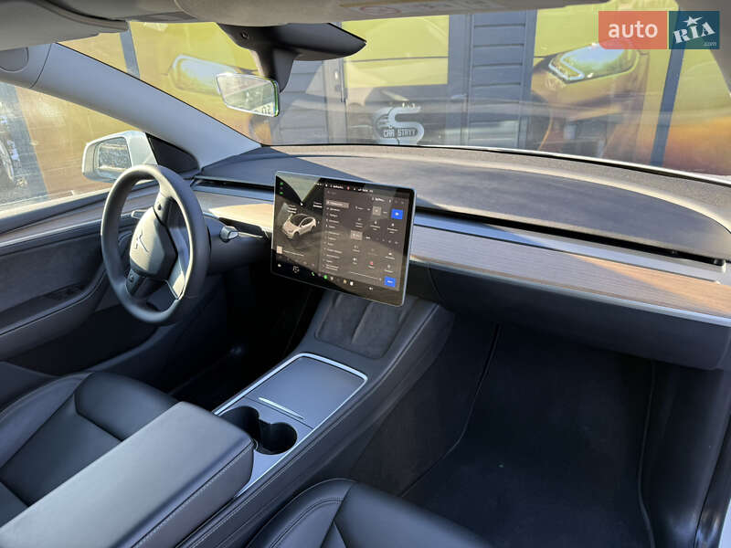 Внедорожник / Кроссовер Tesla Model Y 2024 в Стрые